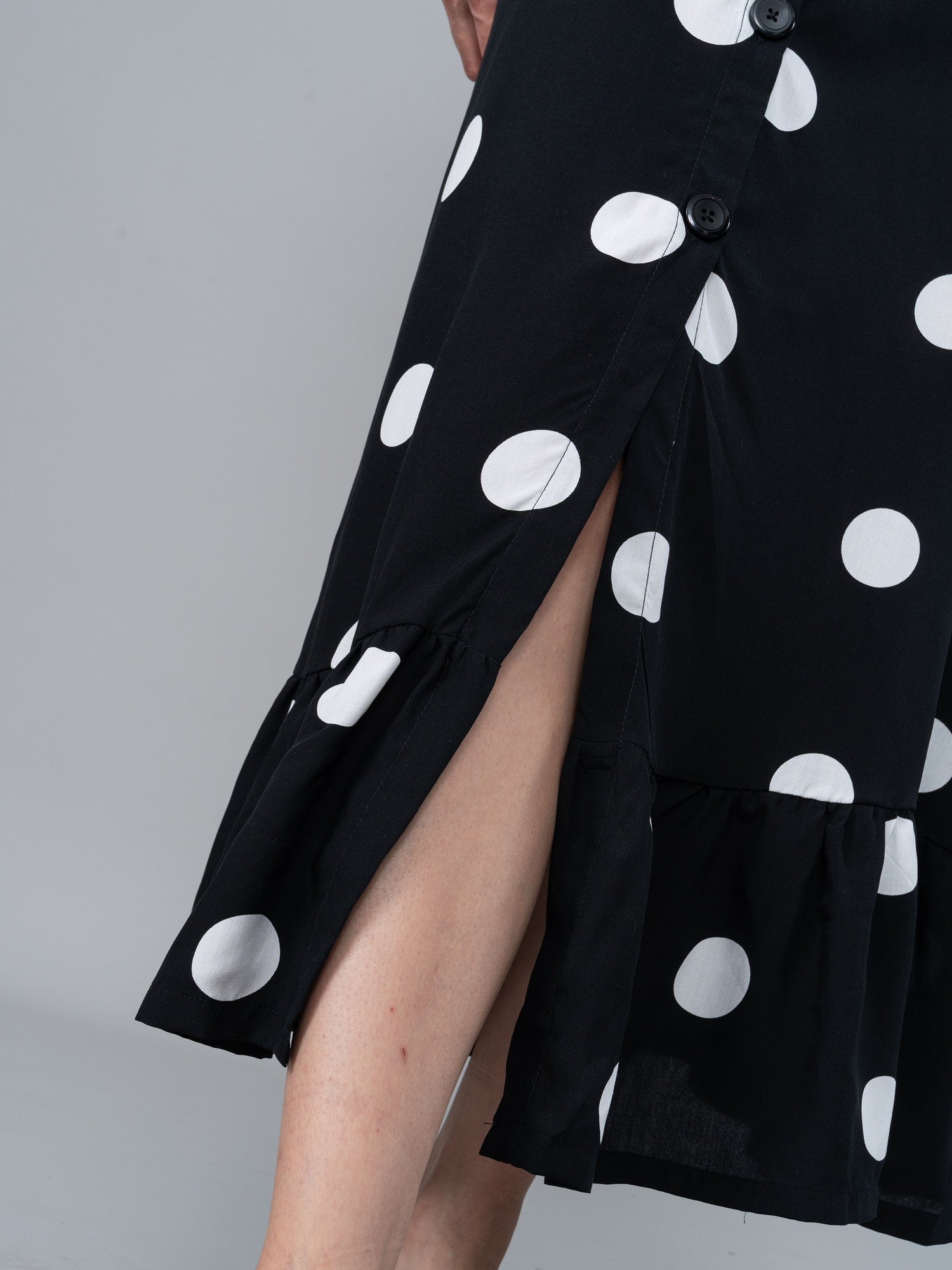 Vestido Tatiana Polka Dots Negro en Chalis